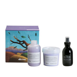 Davines Love Smoothing Christmas Gift Set 2025 containing Love Smoothing Shampoo, Conditioner and Oi All in One Milk