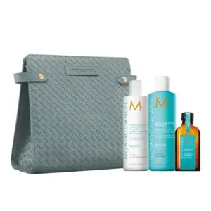 Moroccanoil Moisture Repair Gift Set with Moisture Repair Shampoo, Conditioner and Original treatment oil 50ml with wash bag